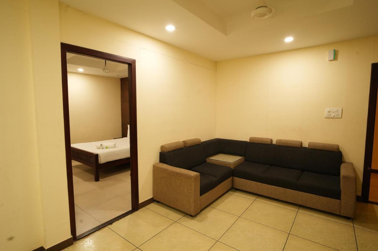 K V Suites Kochi Exterior foto