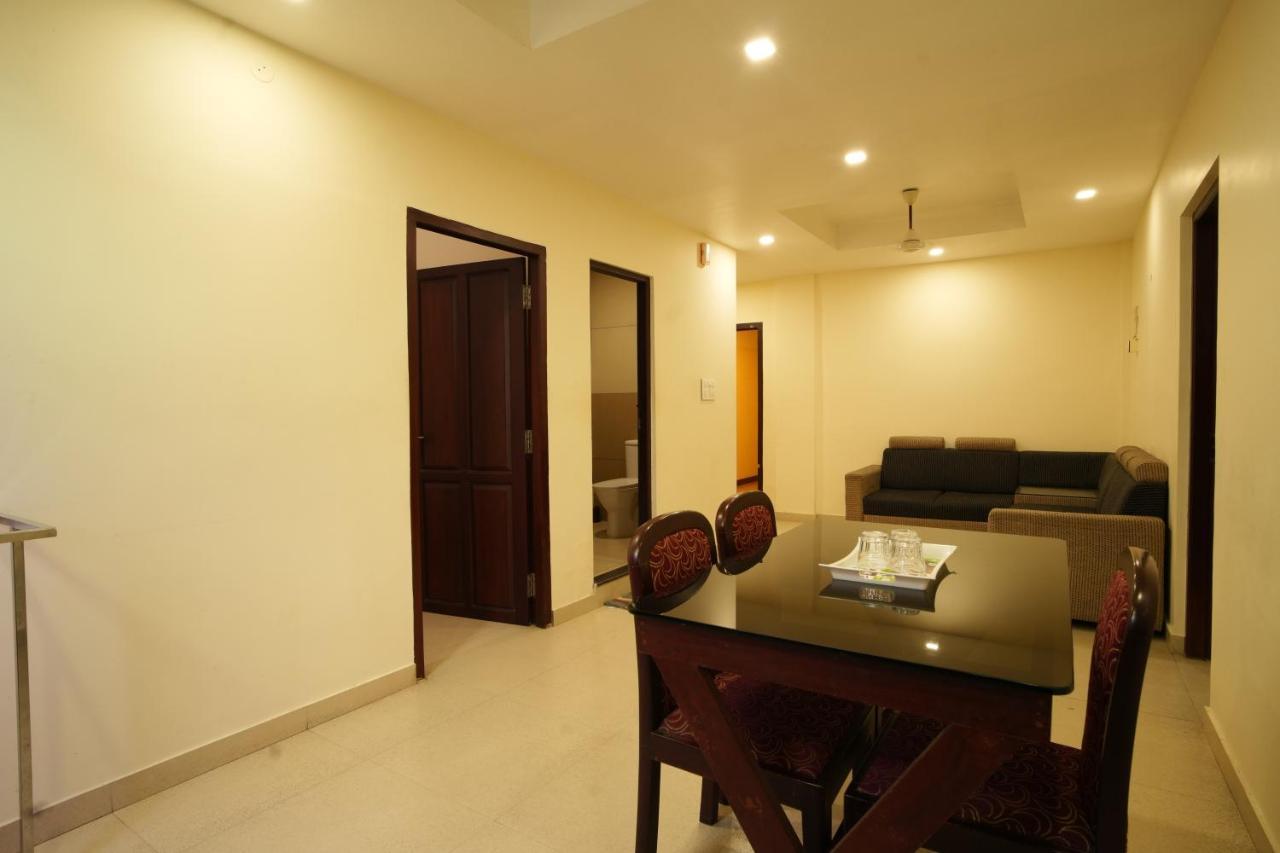 K V Suites Kochi Exterior foto